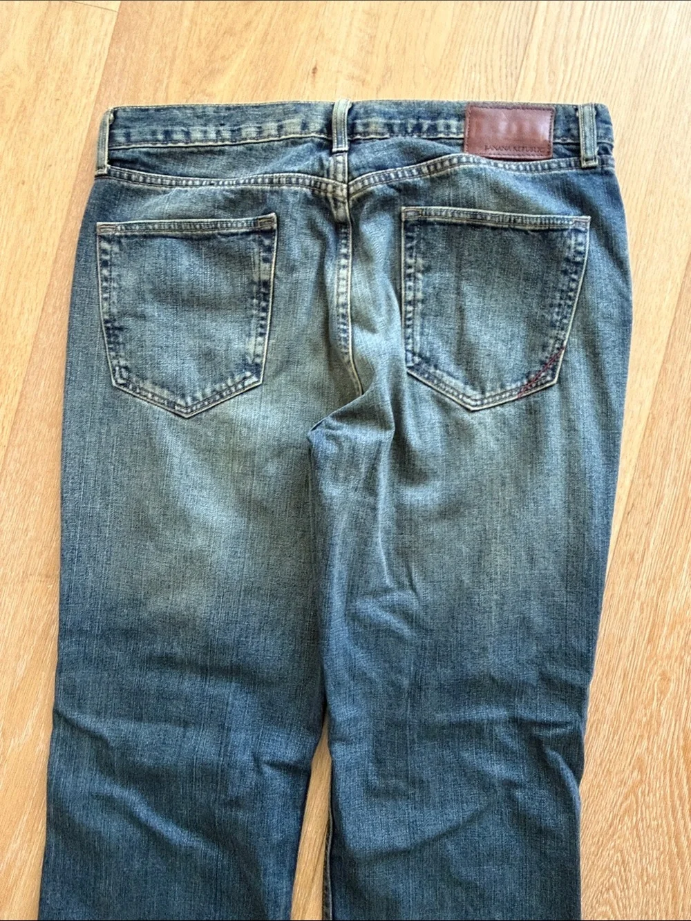 Banana Republic Men’s Straight-Leg Jeans in Medium Blue Wash W32 L32 32x32